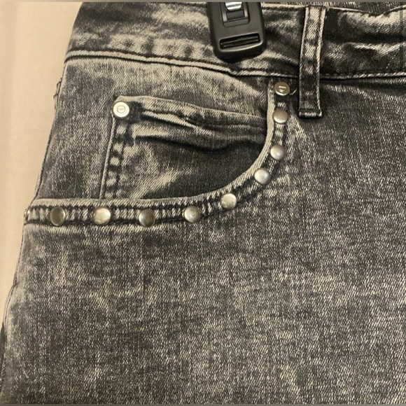 NWOT - Rebecca Minkoff Acid Wash Studded Pocket Jeans - Size 12 - Picture 2 of 10